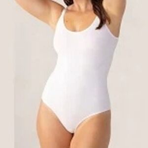 Shapermint Essentials All Day Every Day Scoop Neck Bodysuit - White